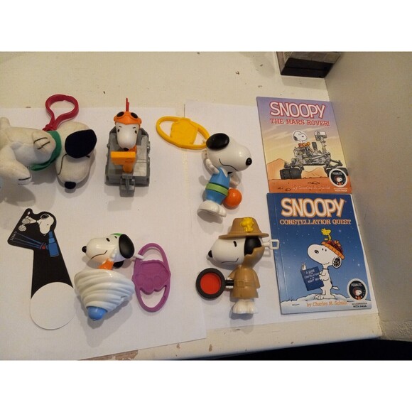 Snoopy McDonalds Happy Meal Toys Assortment of 5 Figures & 2 Books - Picture 16 of 16